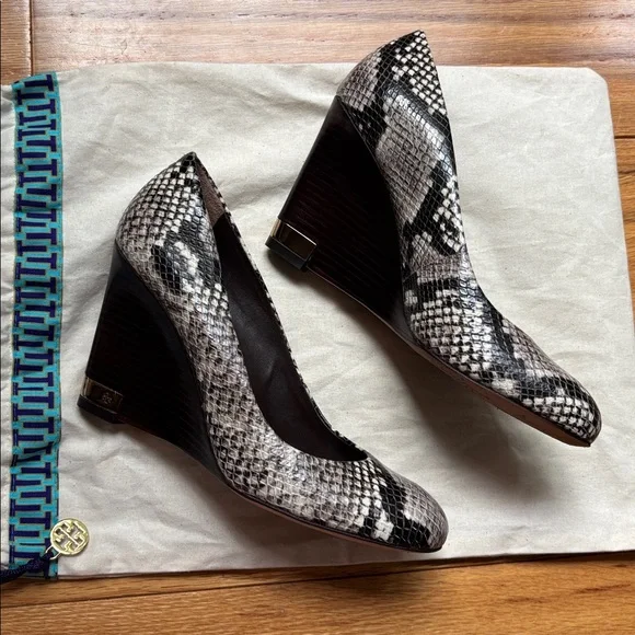Tory Burch Astoria Leather Snakeskin Print Wedges Sz 8 - Picture 3 of 15